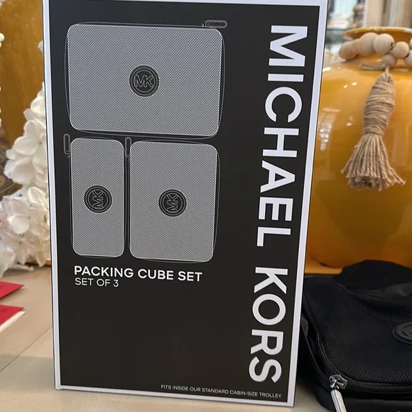 Michael Kors Cube Set Cases - Picture 8 of 8